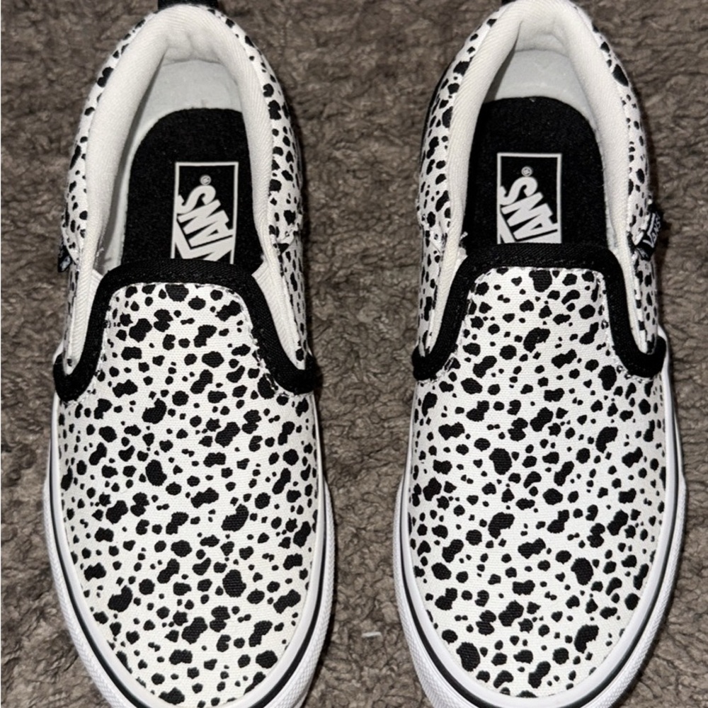 Kids Vans Black and White Heart Slip-On Sneakers. Size 2